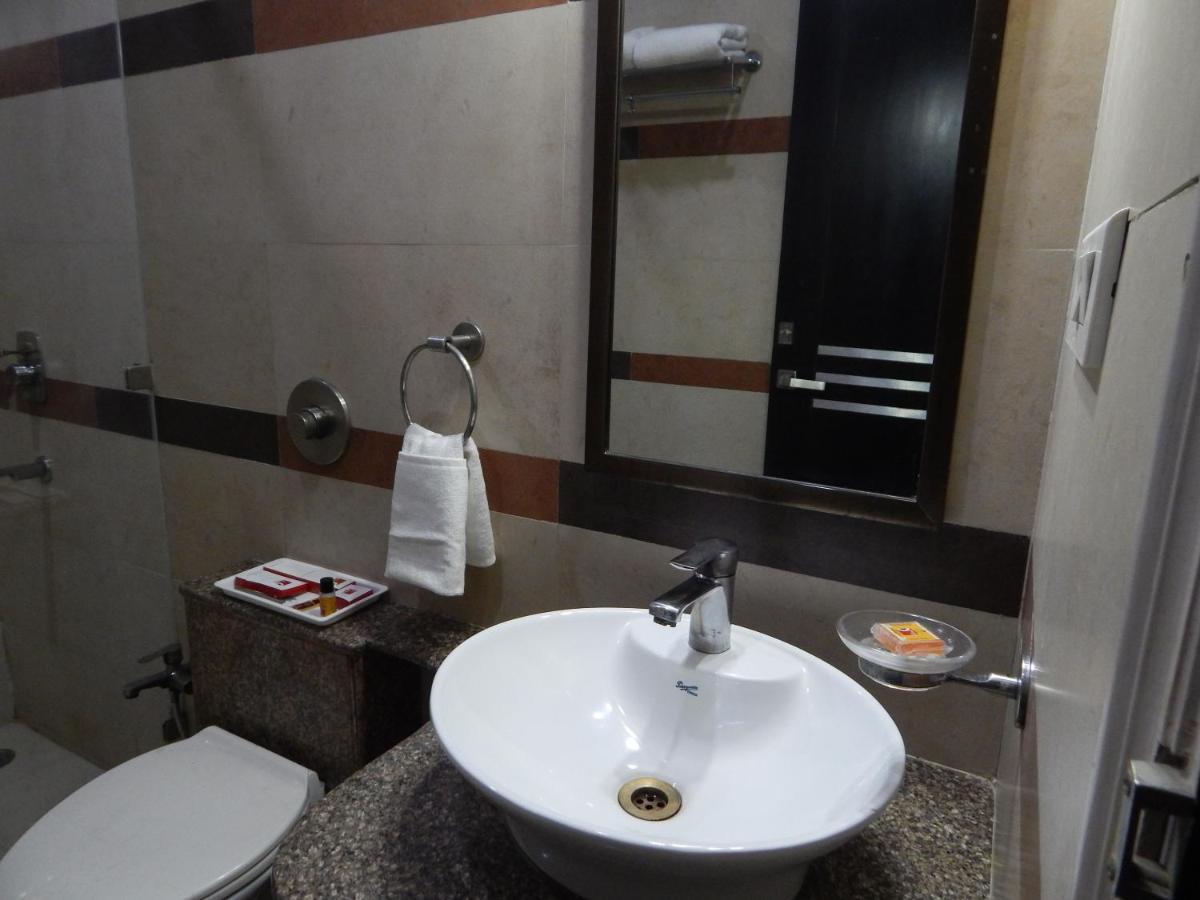 Hotel The Marque Mathura Exterior photo