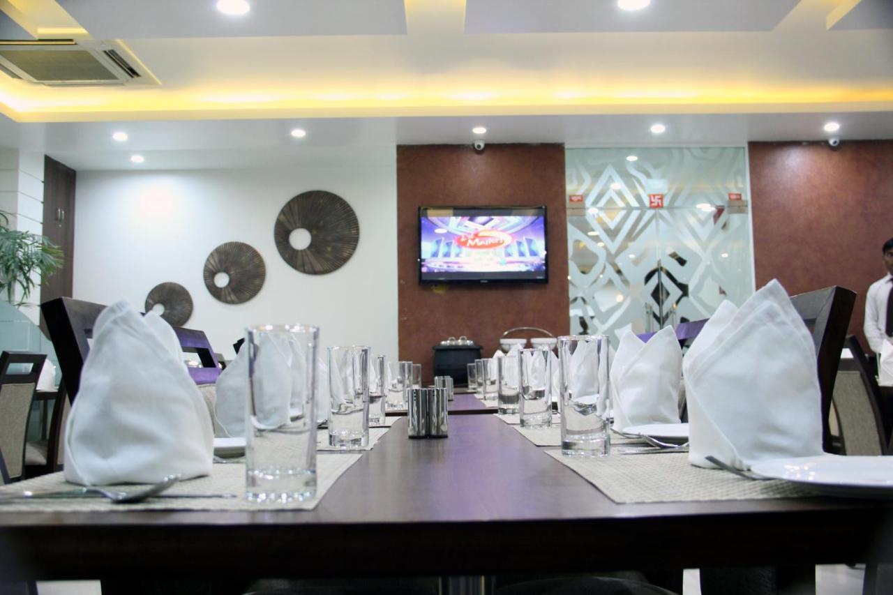 Hotel The Marque Mathura Exterior photo
