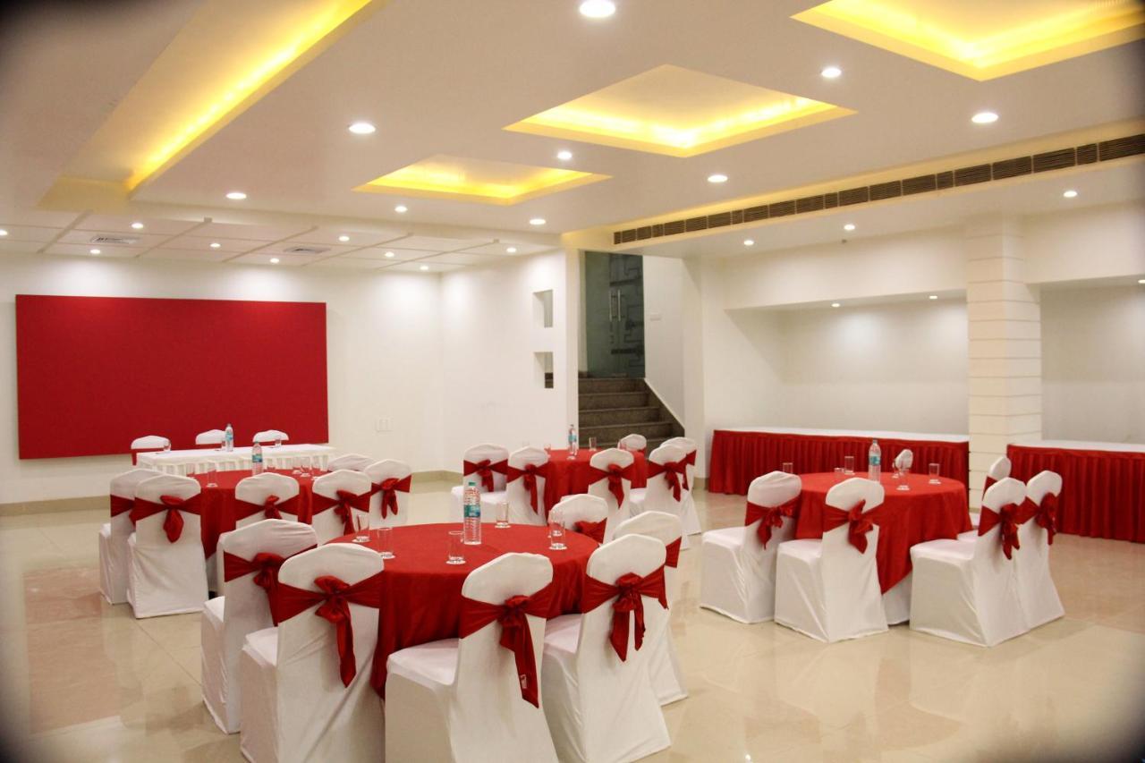 Hotel The Marque Mathura Exterior photo