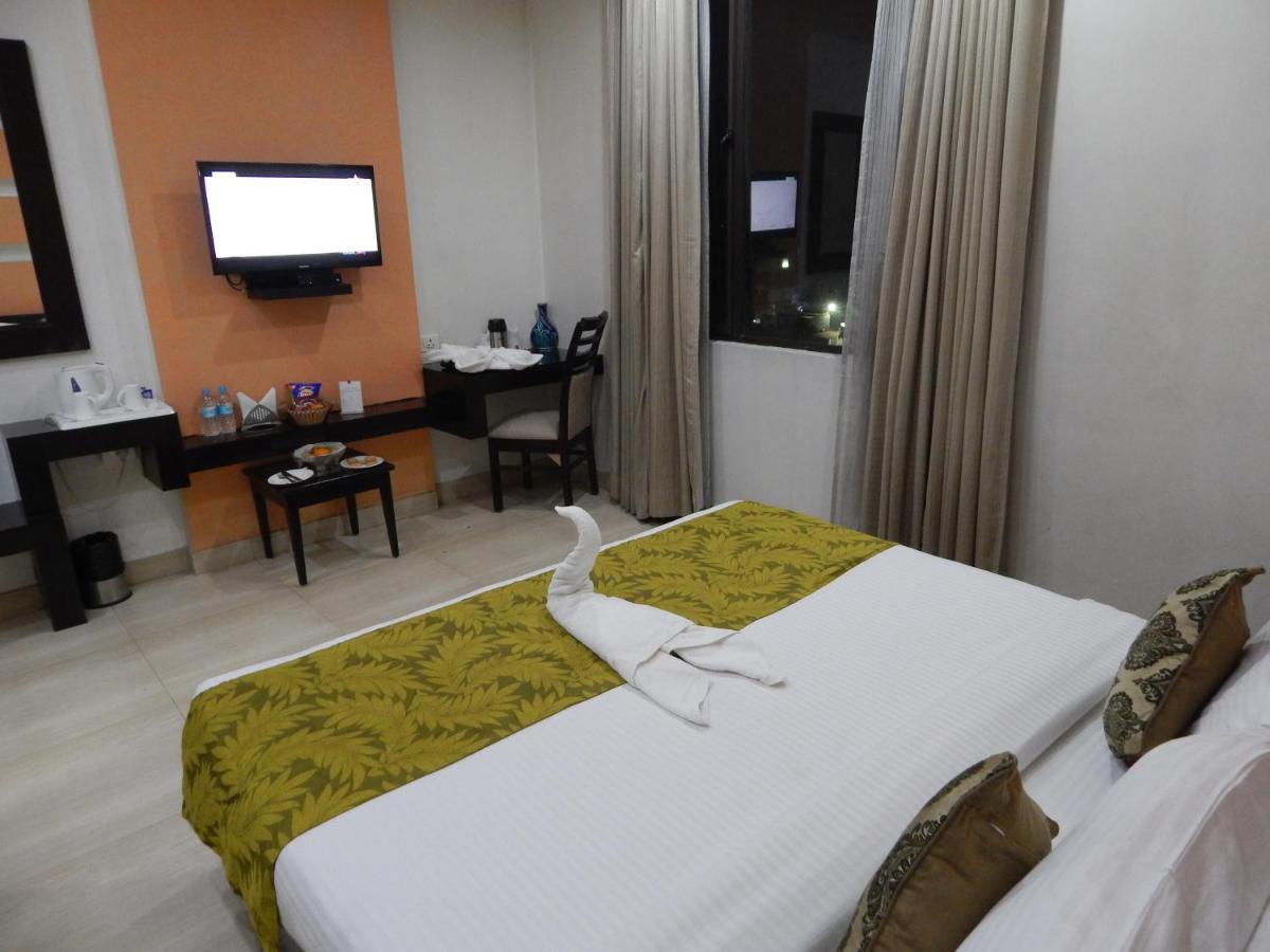 Hotel The Marque Mathura Exterior photo