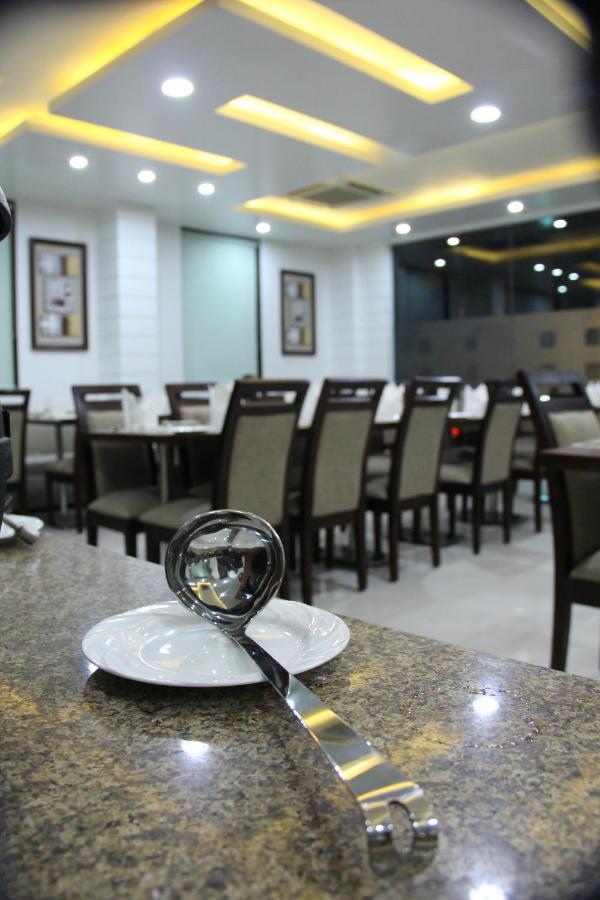 Hotel The Marque Mathura Exterior photo