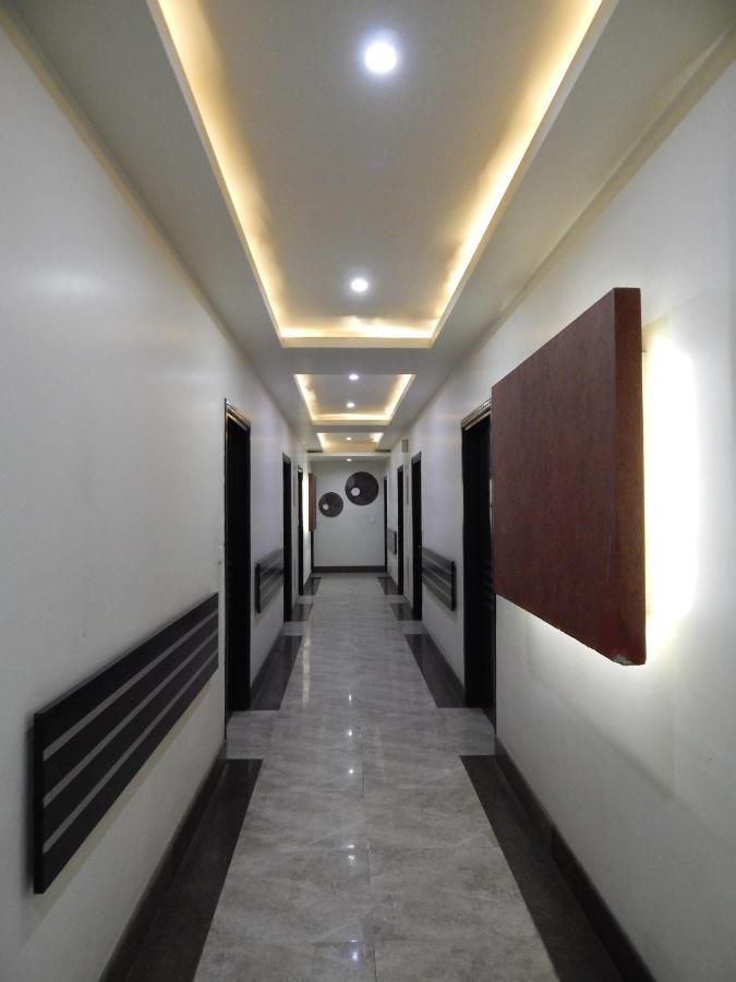 Hotel The Marque Mathura Exterior photo